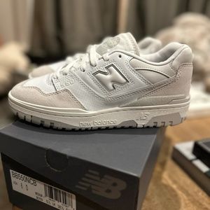 NEW BALANCE BB550 White Court leather sneakers, Size 6 Mens or Size 7.5 Womens,